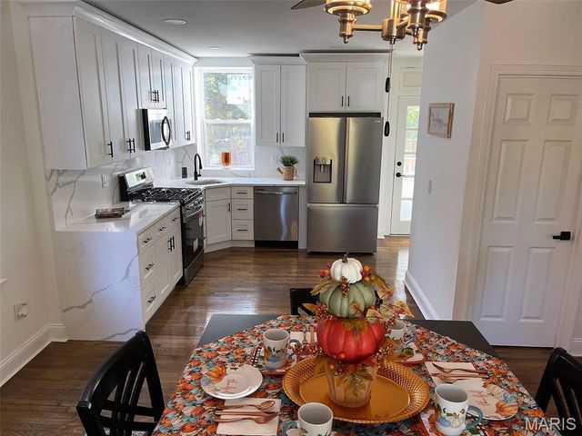 5811 DEWEY Avenue, St Louis, MO 63116
