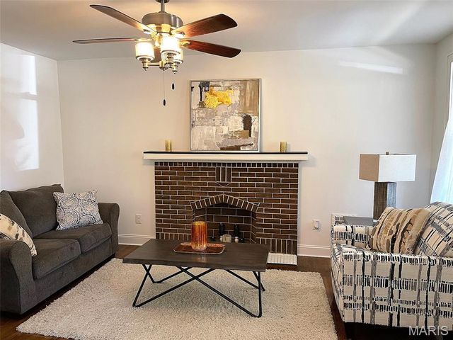 5811 DEWEY Avenue, St Louis, MO 63116