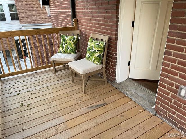 5811 DEWEY Avenue, St Louis, MO 63116