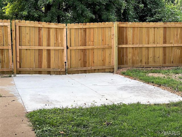 5811 DEWEY Avenue, St Louis, MO 63116