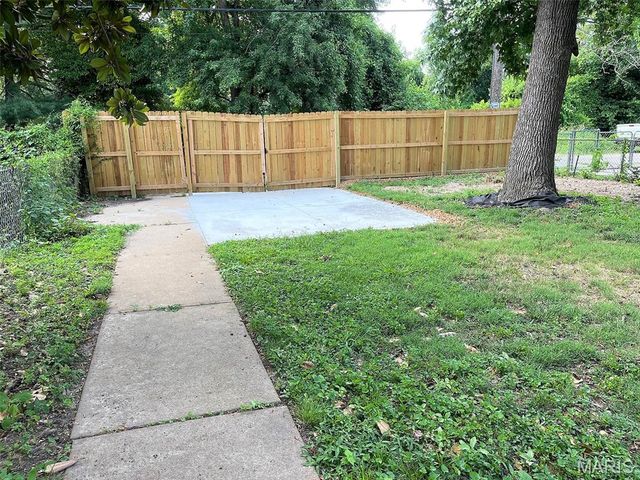 5811 DEWEY Avenue, St Louis, MO 63116
