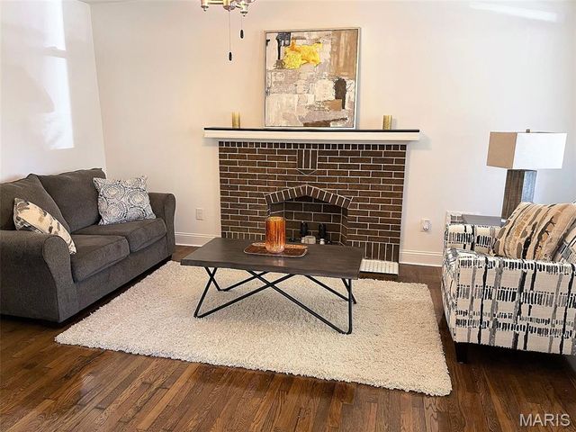 5811 DEWEY Avenue, St Louis, MO 63116