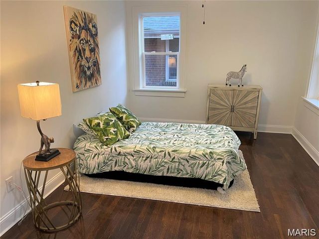 5811 DEWEY Avenue, St Louis, MO 63116