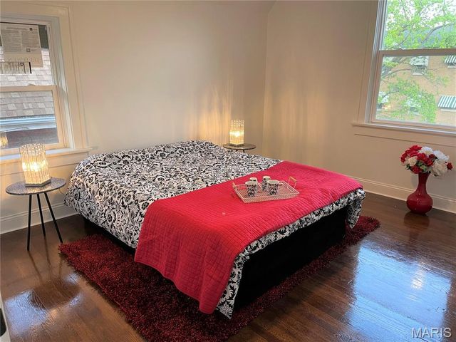 5811 DEWEY Avenue, St Louis, MO 63116