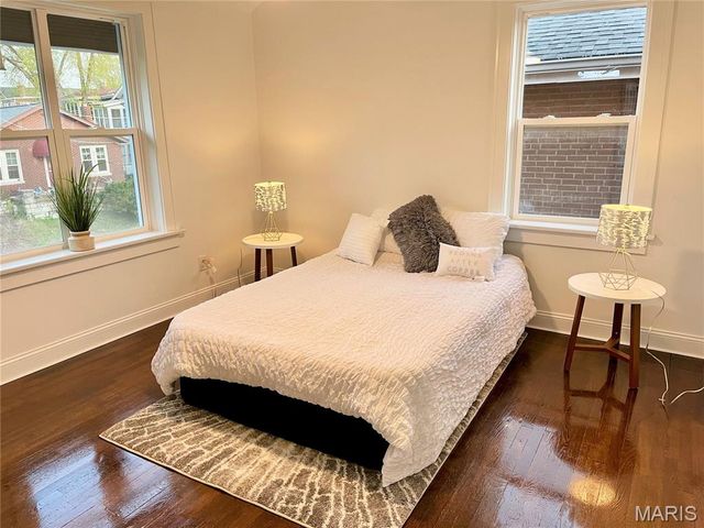 5811 DEWEY Avenue, St Louis, MO 63116