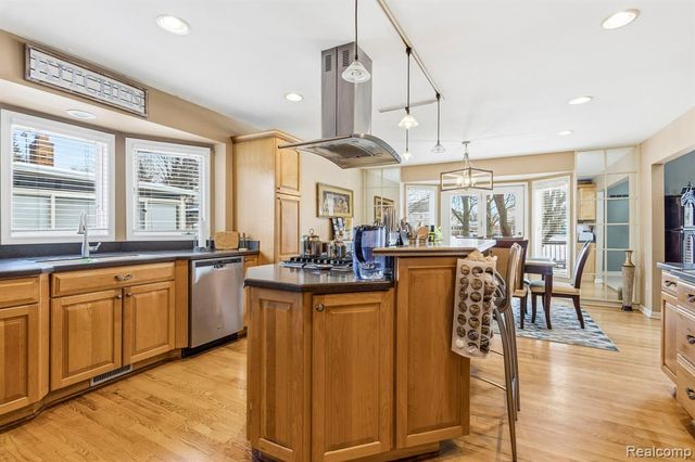 39810 Wilmette Drive, Sterling Heights, MI 48313