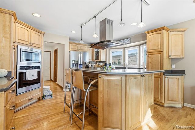 39810 Wilmette Drive, Sterling Heights, MI 48313