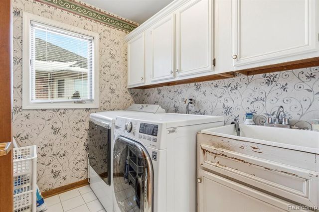 39810 Wilmette Drive, Sterling Heights, MI 48313