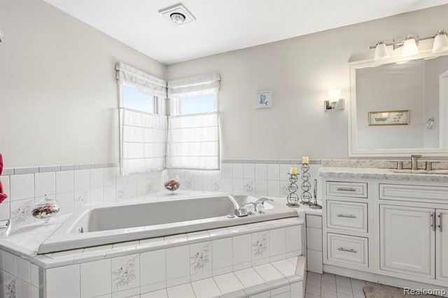 39810 Wilmette Drive, Sterling Heights, MI 48313