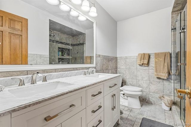 39810 Wilmette Drive, Sterling Heights, MI 48313