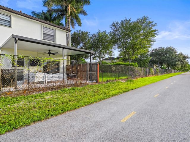 3701 NE 4th St, Homestead, FL 33033