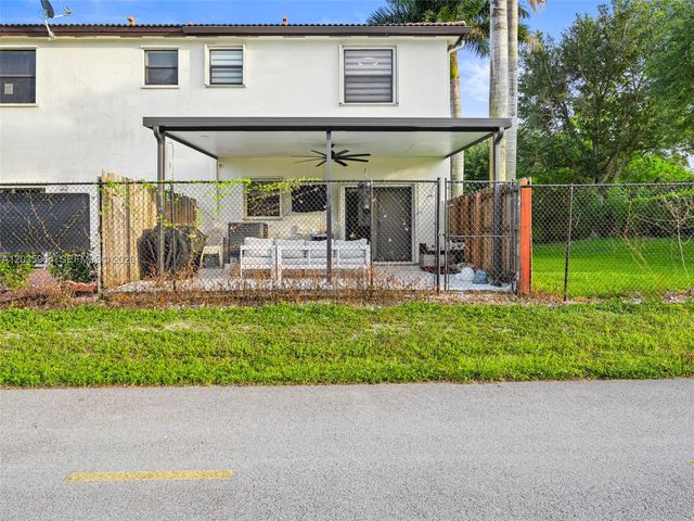 3701 NE 4th St, Homestead, FL 33033
