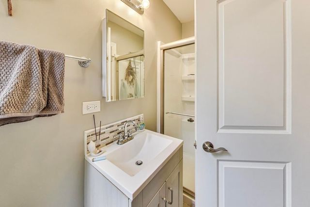 3623 S EMERALD Avenue, Chicago, IL 60609