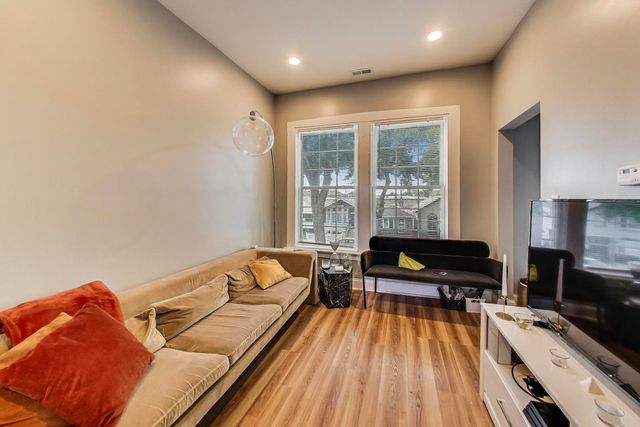 3623 S EMERALD Avenue, Chicago, IL 60609