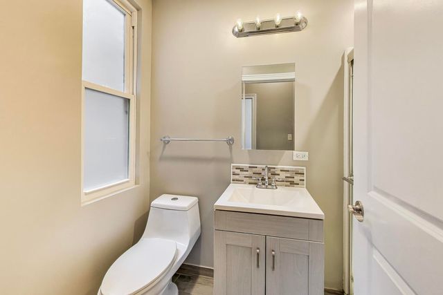 3623 S EMERALD Avenue, Chicago, IL 60609