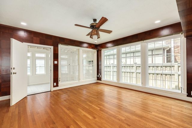 36 Cedar Lawn Circle, Galveston, TX 77551