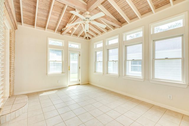 36 Cedar Lawn Circle, Galveston, TX 77551