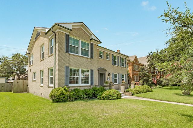 36 Cedar Lawn Circle, Galveston, TX 77551