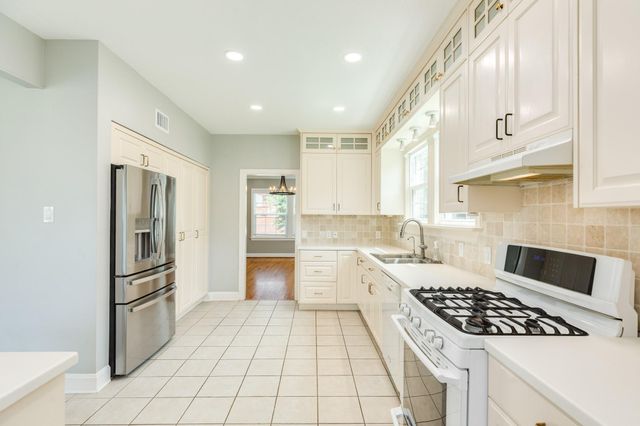 36 Cedar Lawn Circle, Galveston, TX 77551