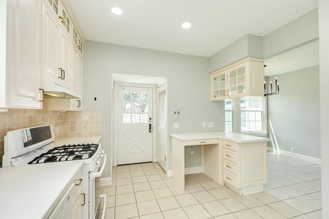 36 Cedar Lawn Circle, Galveston, TX 77551