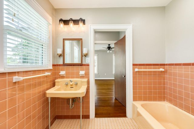 36 Cedar Lawn Circle, Galveston, TX 77551