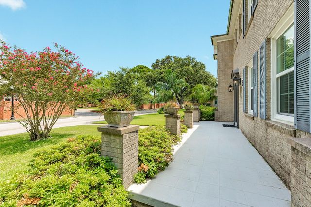 36 Cedar Lawn Circle, Galveston, TX 77551