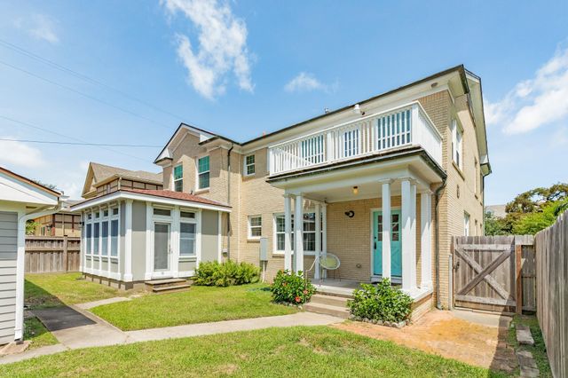 36 Cedar Lawn Circle, Galveston, TX 77551