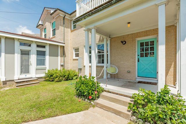 36 Cedar Lawn Circle, Galveston, TX 77551