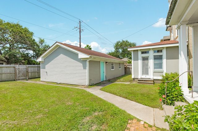36 Cedar Lawn Circle, Galveston, TX 77551