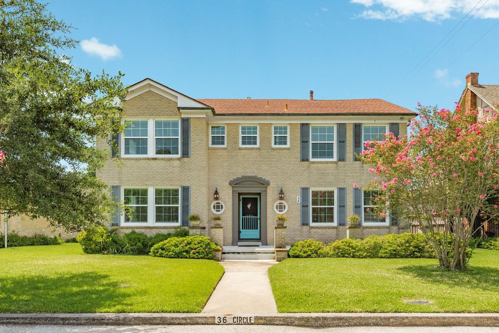 36 Cedar Lawn Circle, Galveston, TX 77551