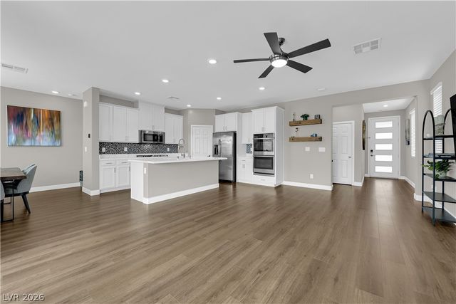 737 Foreign Reef Way, Las Vegas, NV 89138