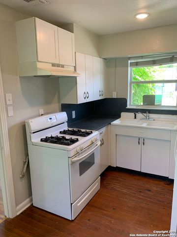 111 Laddie, San Antonio, TX 78201