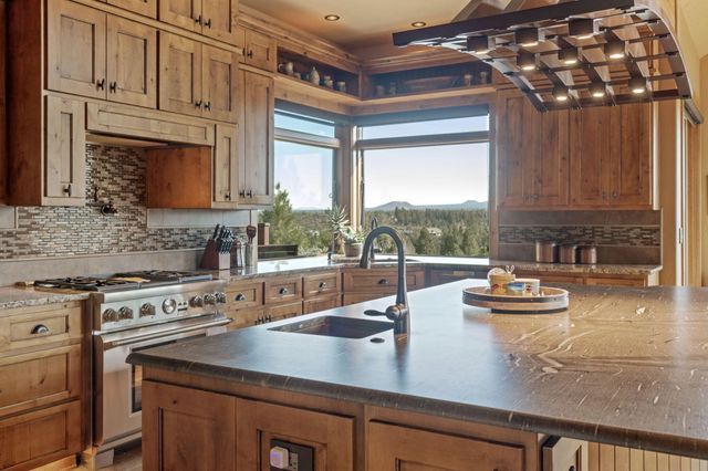 60985 Bachelor View Road, Bend, OR 97702