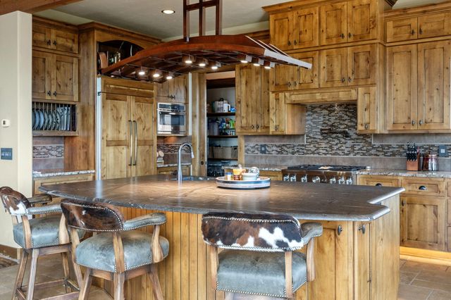 60985 Bachelor View Road, Bend, OR 97702