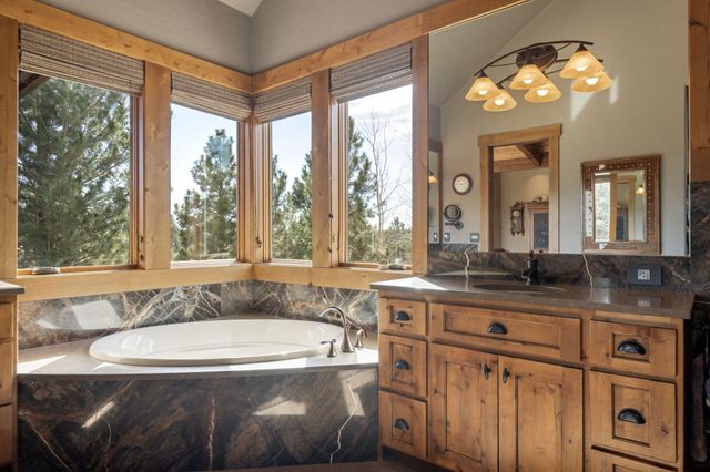 60985 Bachelor View Road, Bend, OR 97702