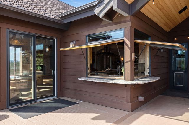 60985 Bachelor View Road, Bend, OR 97702