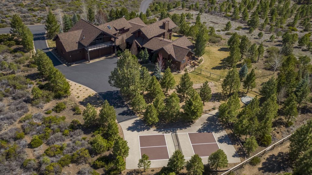 60985 Bachelor View Road, Bend, OR 97702