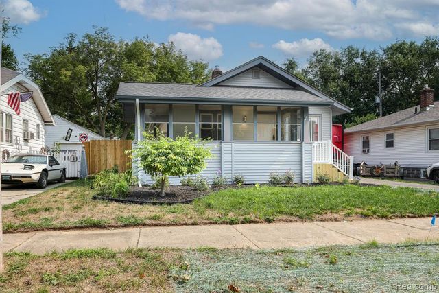 2002 Cartier Street, Flint, MI 48504