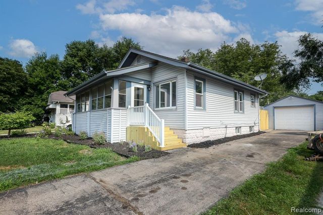 2002 Cartier Street, Flint, MI 48504