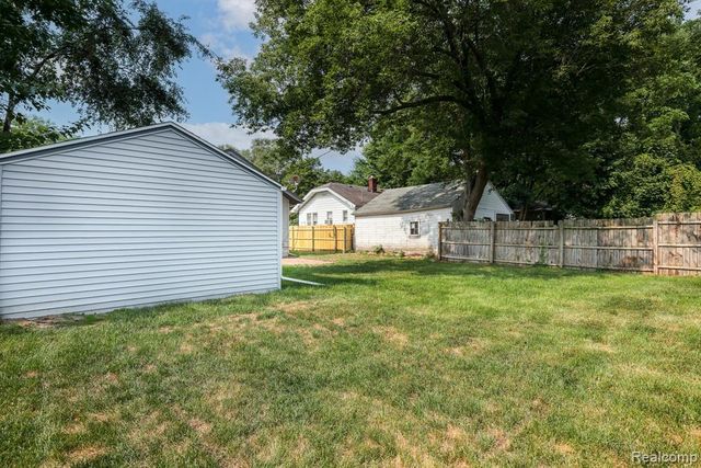 2002 Cartier Street, Flint, MI 48504