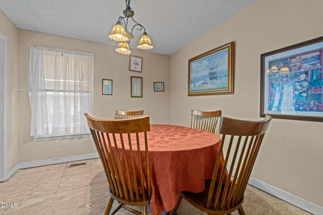 1870 Windlock Drive, Fayetteville, NC 28304