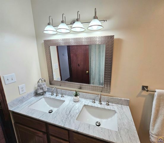 2301 SE Adams St, Topeka, KS 66605