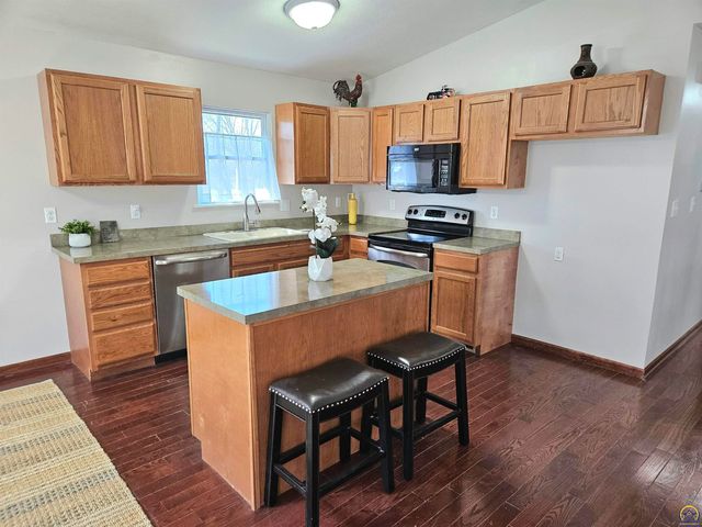 2301 SE Adams St, Topeka, KS 66605