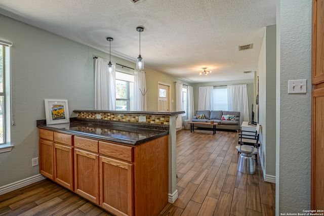 530 E MYRTLE ST, San Antonio, TX 78212