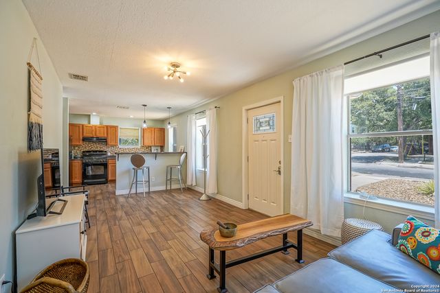 530 E MYRTLE ST, San Antonio, TX 78212