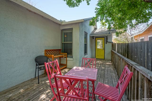 530 E MYRTLE ST, San Antonio, TX 78212