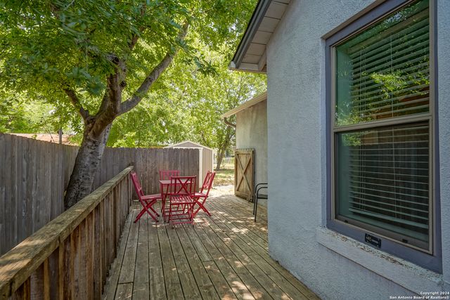 530 E MYRTLE ST, San Antonio, TX 78212