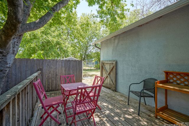 530 E MYRTLE ST, San Antonio, TX 78212