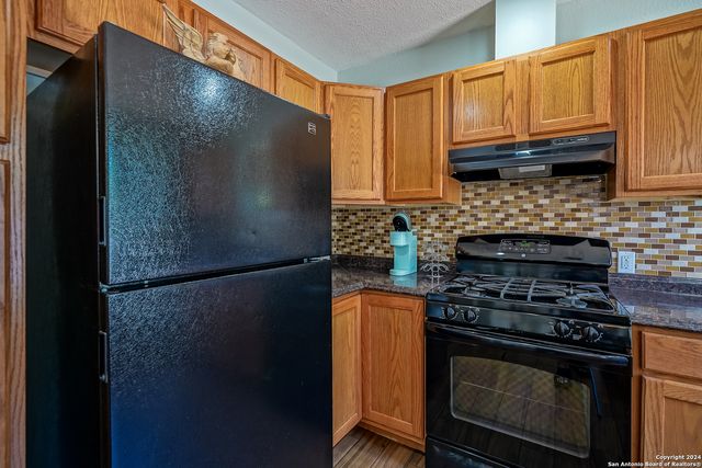 530 E MYRTLE ST, San Antonio, TX 78212