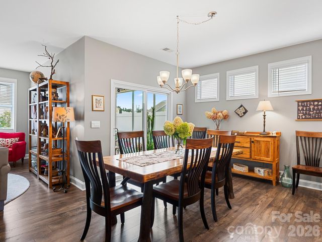 78 Fox Cove Road, Hendersonville, NC 28792